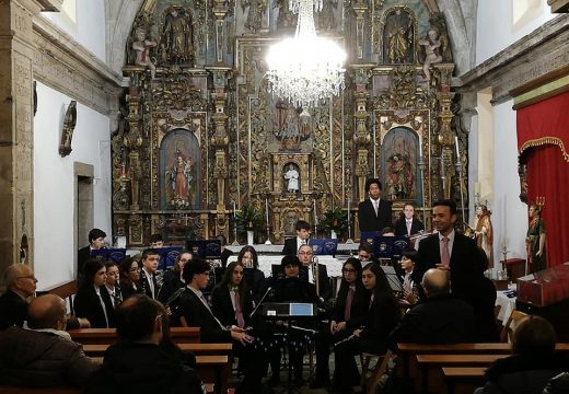 A asociación cultural Prudencio Romo de Lousame celebrou Santa Cecilia cun concerto na igrexa de San Pedro de Tállara